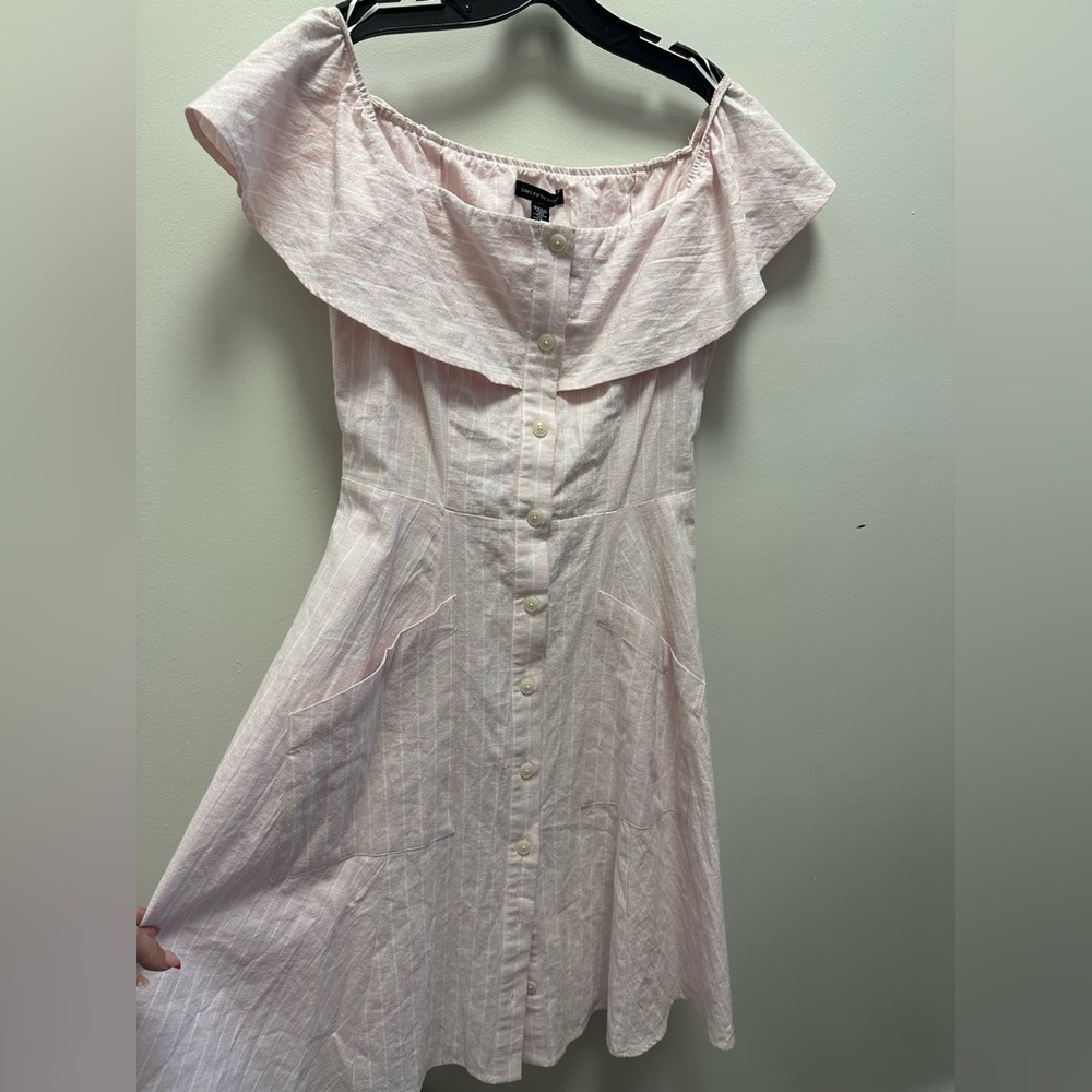 Saks Fifth Avenue short sleeve baby pink and white dress w pockets size 10
